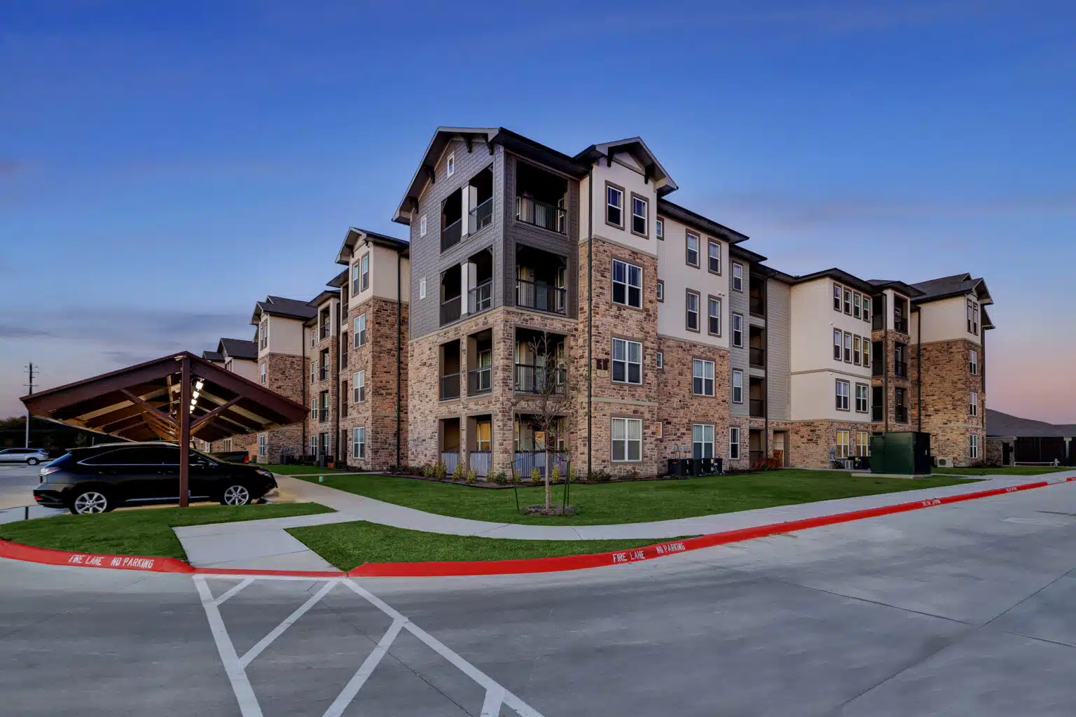 The Lodge at Pine Creek Exteriors - Twightlight - IL Back